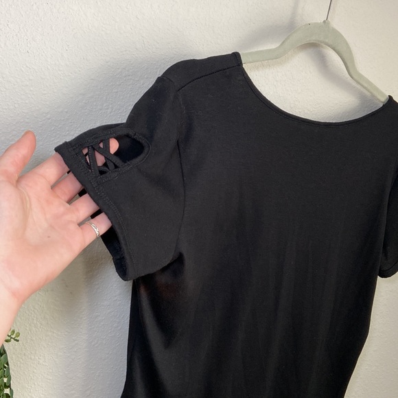 GUESS - CASUAL BLACK T-SHIRT - Picture 9 of 15